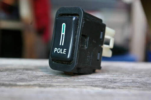 Что за непонятная антенна на многих японских автомобилях и для чего она?