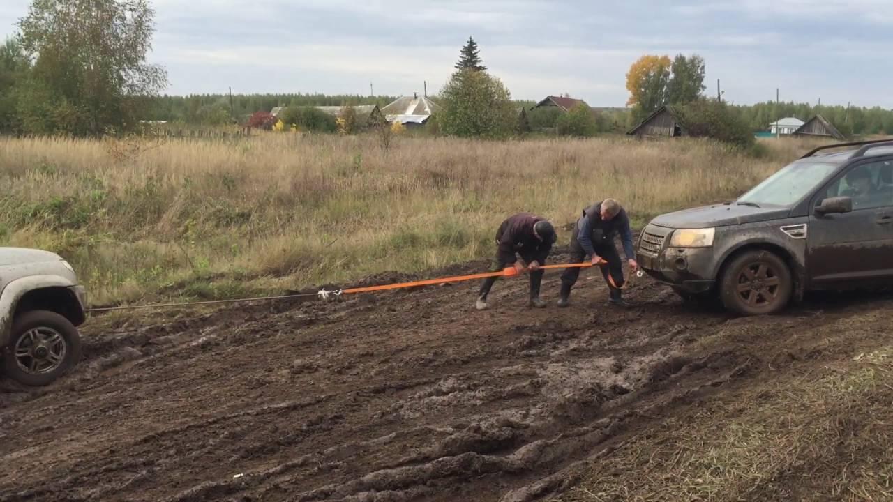 "Куда ты на своем корыте поехал, уступи дорогу нормальным автомобилям!"