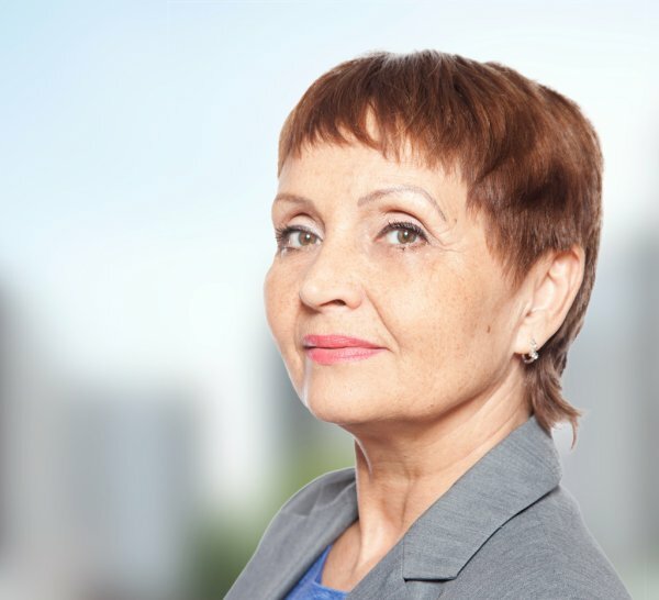 https://st2.depositphotos.com/1852855/5340/i/600/depositphotos_53404413-stock-photo-attractive-mature-woman-50-years.jpg