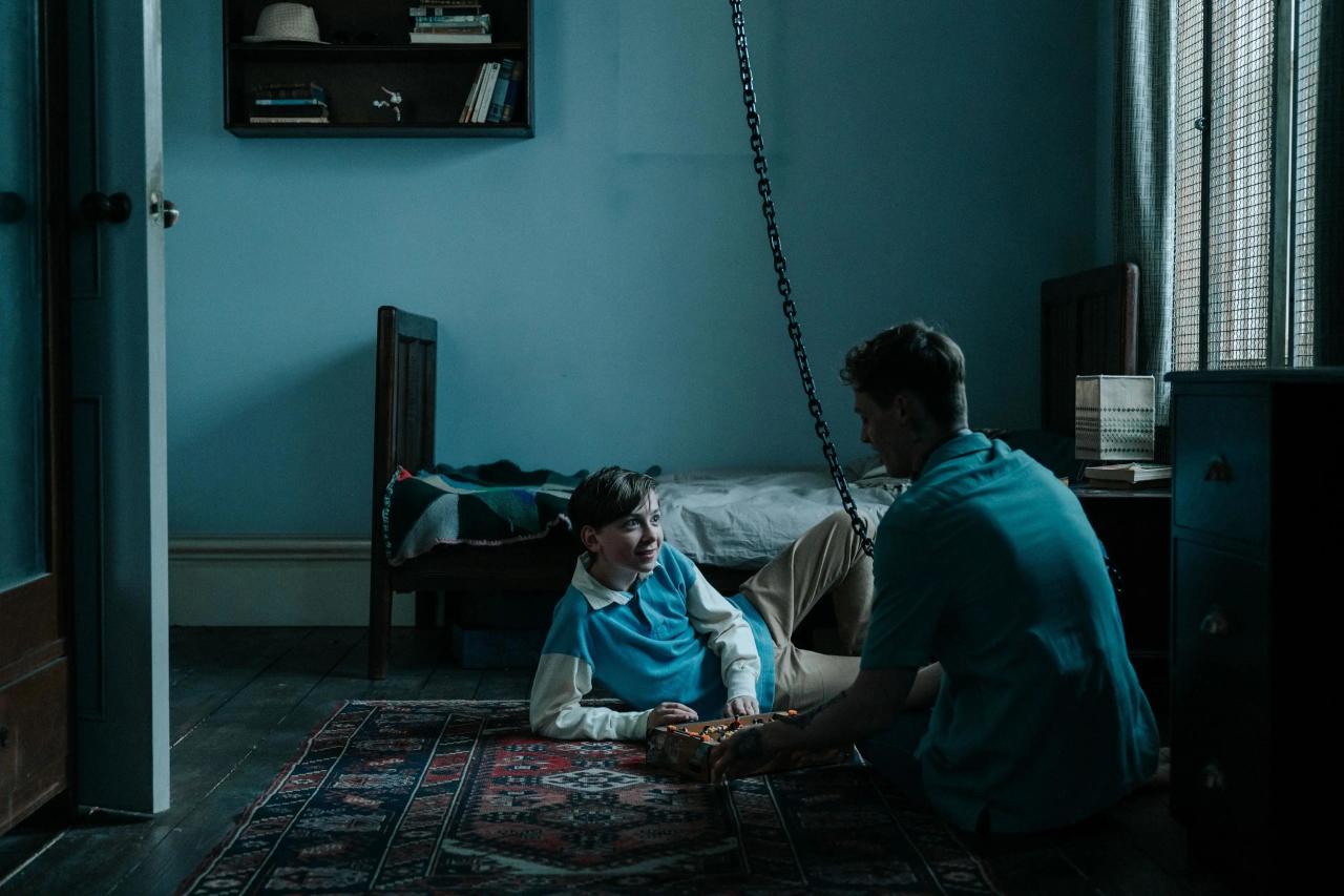 Удушающая забота вместо любви: 3 причины посмотреть психологический хоррор «На цепи» — мнение редактора Parents.ru Томми, Криса, место, ребенок, жизнь, просто, также, живет, время, цепи», оказался, будет, другими, самое, отношениях, молчит, делает, хочет, точно, родители