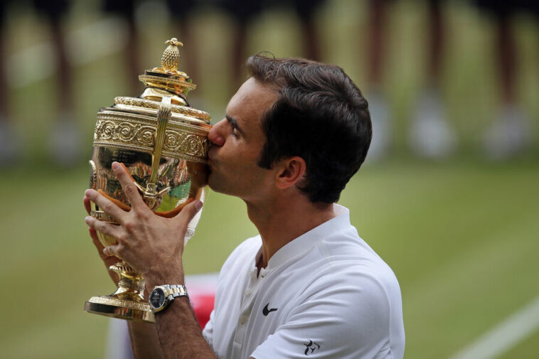 «Проблемы в виде травм и операций»: легендарный Федерер объявил о завершении карьеры
