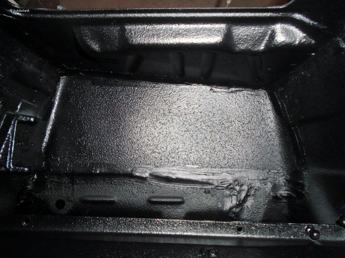 Свежий весенний цвет на старый кабриолет Свежий весенний цвет на старый кабриолет авто и мото