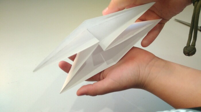 Водяные бомбочки делали из бумаги. /Фото: i.ytimg.com