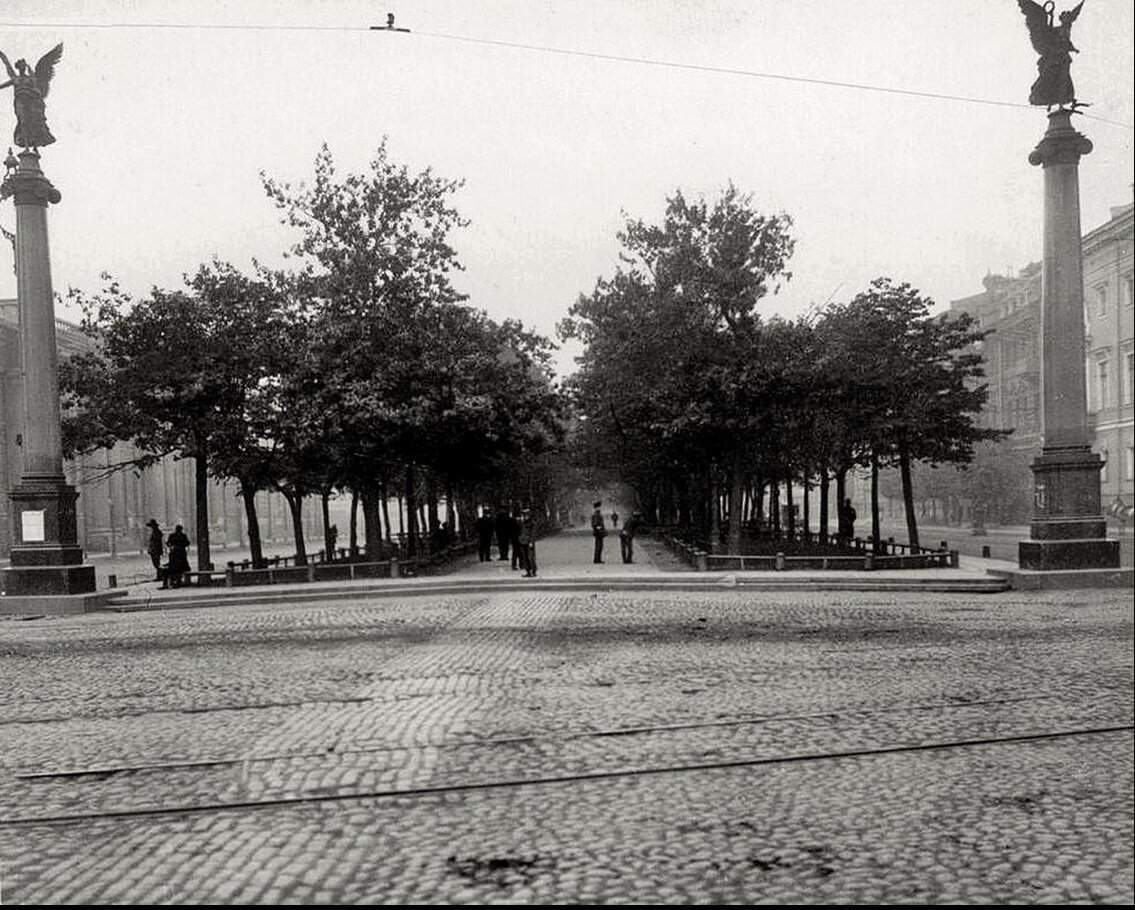32. Перспектива Конногвардейского бульвара от Александровского сада. 1910