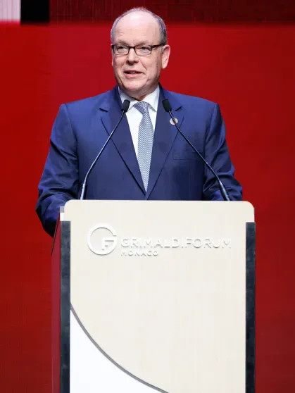 Золотой выход: княгиня Шарлен и князь Альбер II на вручении звёзд Michelin