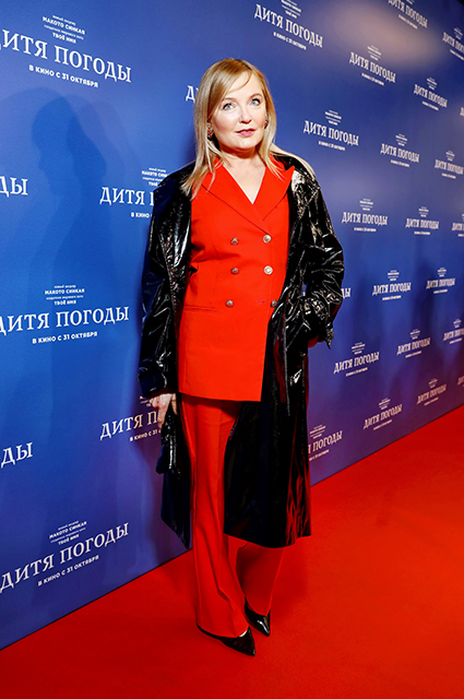 Светские выходные в Москве: Ксения Собчак, Виктория Лопырева, Альбина Джанабаева на показах, Монеточка — в кино Светские выходные в Москве: Ксения Собчак, Виктория Лопырева, Альбина Джанабаева на показах, Монеточка — в кино Светская жизнь