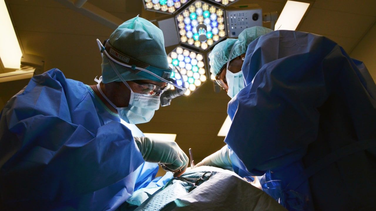 Хирурги удалили доброкачественную опухоль из носоглотки подростка в Иркутске Происшествия