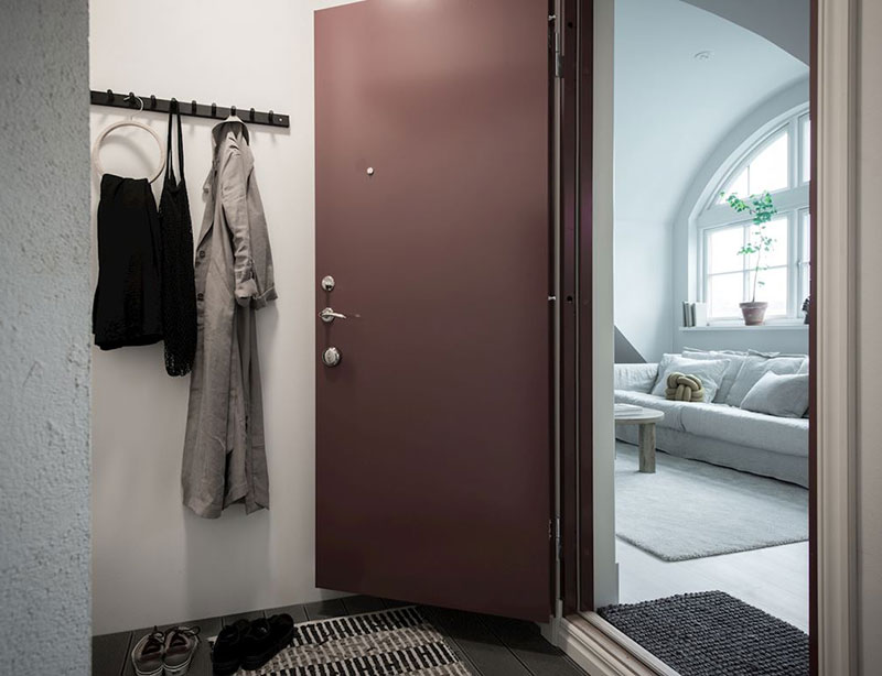 Небольшая, но светлая квартира-студия под крышей в Гетеборге Небольшая, но светлая квартира-студия под крышей в Гетеборге белый интерьер,Гетеборг,интерьер и дизайн,квартира,малометражка,мансарда,скандинавский стиль,студия