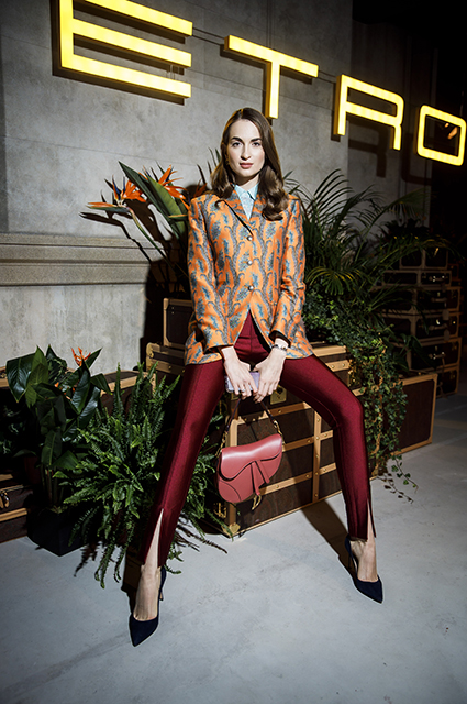 Светские выходные в Москве: Ксения Собчак, Виктория Лопырева, Альбина Джанабаева на показах, Монеточка — в кино Светские выходные в Москве: Ксения Собчак, Виктория Лопырева, Альбина Джанабаева на показах, Монеточка — в кино Светская жизнь