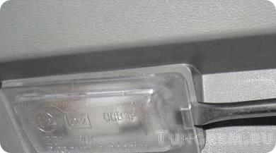 Замена лампы освещения багажника и бардачка Lada Kalina