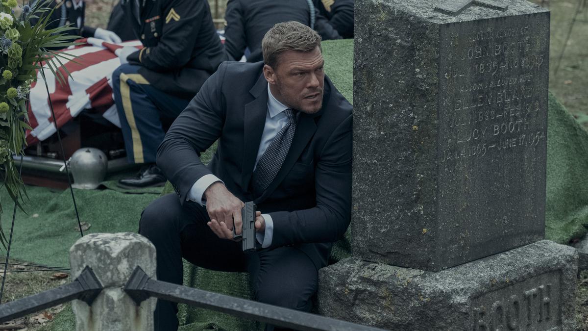 Сериал «Джек Ричер» продлили на третий сезон еще до премьеры второго Сериал «Джек Ричер» продлили на третий сезон еще до премьеры второго