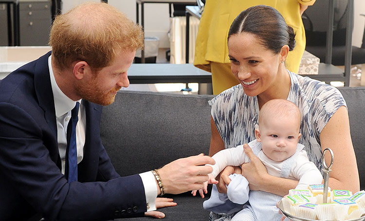 Сын принца Гарри и Меган Маркл Арчи поздравил с Новым годом слушателей их первого подкаста: аудио