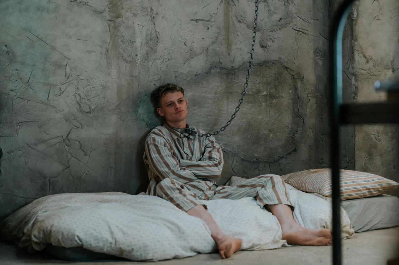 Удушающая забота вместо любви: 3 причины посмотреть психологический хоррор «На цепи» — мнение редактора Parents.ru Томми, Криса, место, ребенок, жизнь, просто, также, живет, время, цепи», оказался, будет, другими, самое, отношениях, молчит, делает, хочет, точно, родители