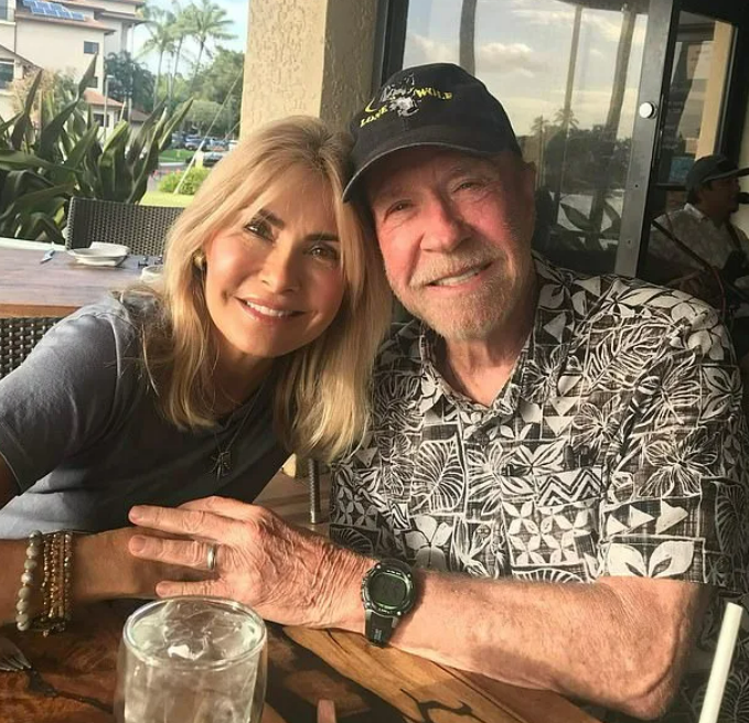 Последнее видео Чака Норриса на Гавайях: актер умер в больнице Норрис, актера, стало, Норриса, плохо, «Путь, боевых, сейчас, близнецами, которой, хорошей, близкие, Актеру, вместе, Спасибо, утром, Джиной, сердцем, беспокоить, видео