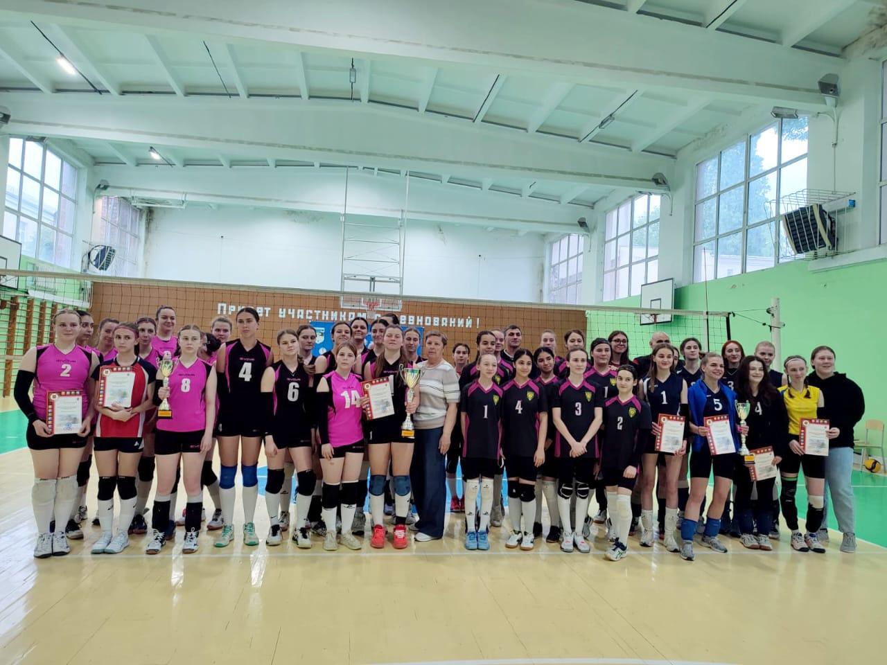 В Адыгейском государственному университете состоялся турнир по волейболу памяти первой летчице-адыгейке