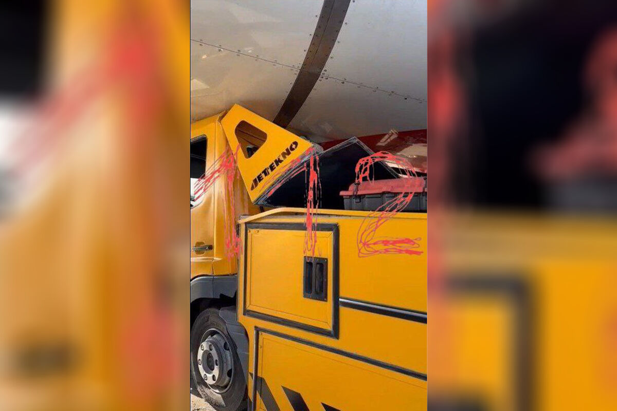 В Домодедово заявили, что самолет, поврежденный водовозом, отстранен от полетов