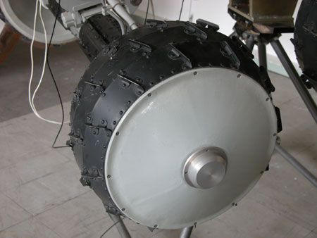 Луноход-1 (Великий СССР ) радиоактивного и рентгеновского космического излучения на Луне, химического состава и свойств грунта.