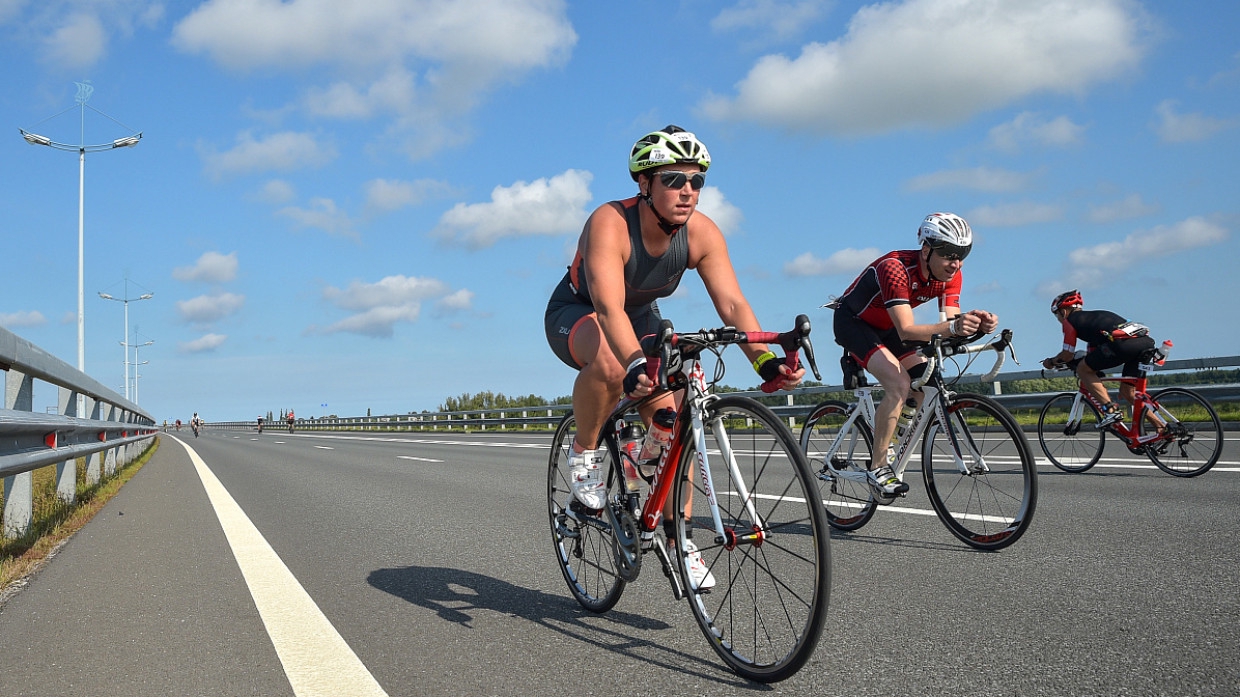 Слепов и Кочеткова победили в международных соревнованиях Ironman в Петербурге