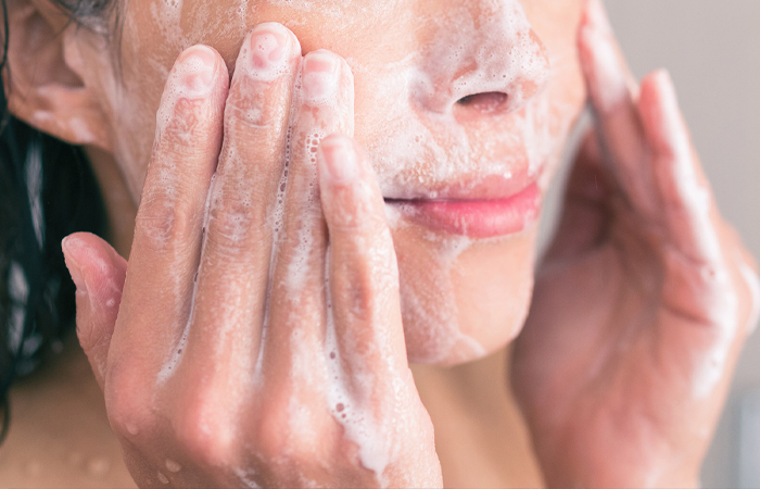 Ежедневное очищение - залог красивой кожи. / Фото: ravishmag.co.uk Ежедневное очищение - залог красивой кожи. / Фото: ravishmag.co.uk