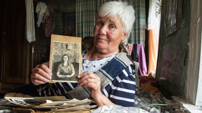 Как пенсионерка Люська живет совсем одна в псковской деревне