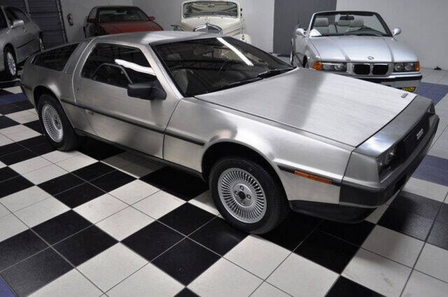 Идеальная капсула времени: DeLorean DMC-12 1983 года