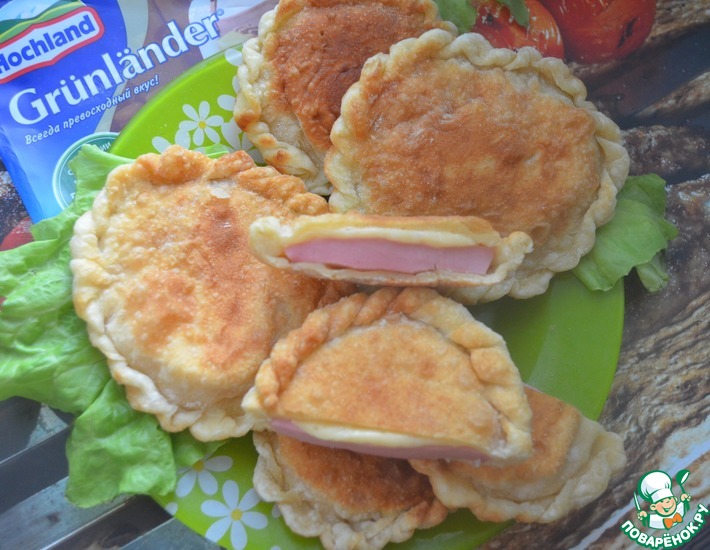 Рецепт: Лапоточки с колбасой и сыром Рецепт: Лапоточки с колбасой и сыром