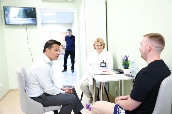 Губернатор Московской области Андрей Воробьев посетил реабилитационный центр для участников СВО в Коломне