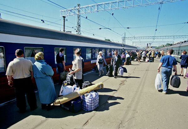 Фирменный поезд Россия, следующий по маршруту Москва - Владивосток