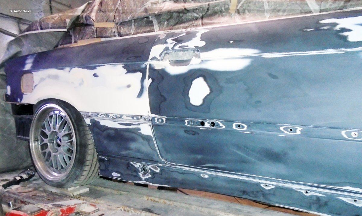 Свежий весенний цвет на старый кабриолет Свежий весенний цвет на старый кабриолет авто и мото