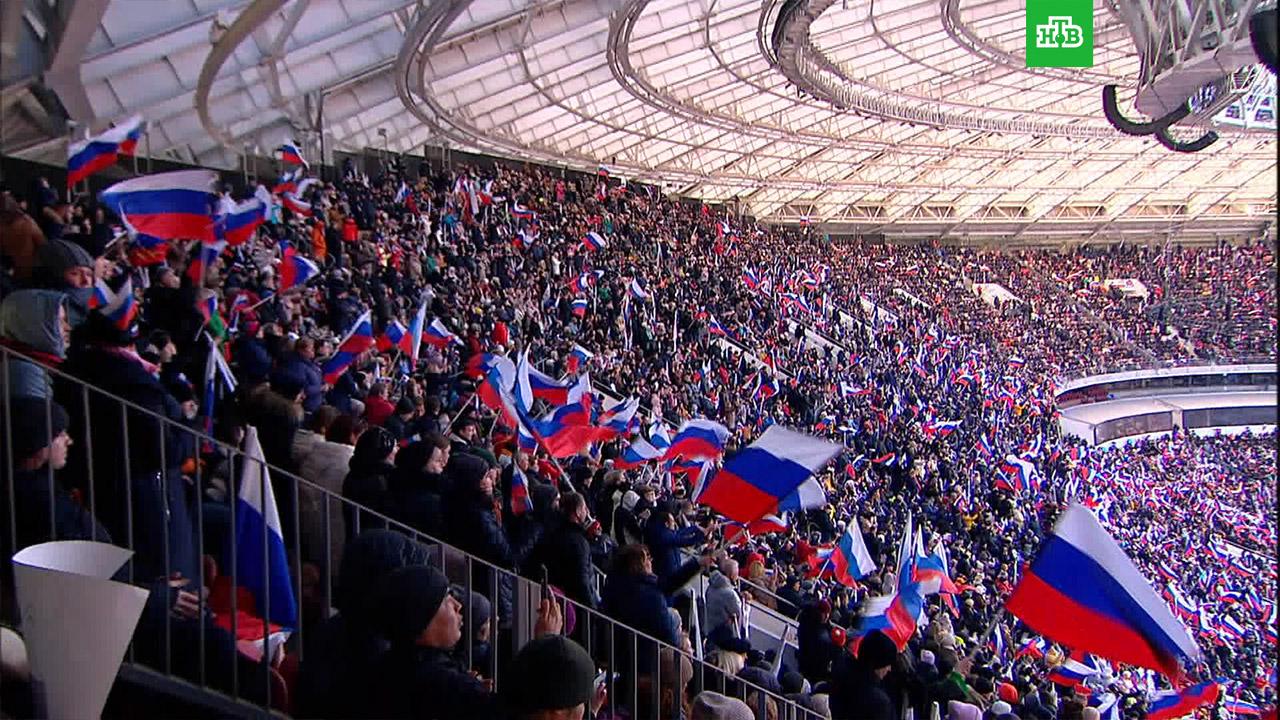 Концерт в москве посвященный крыму. Митинг концерт в Лужниках 2022. Стадион Лужники 2022.