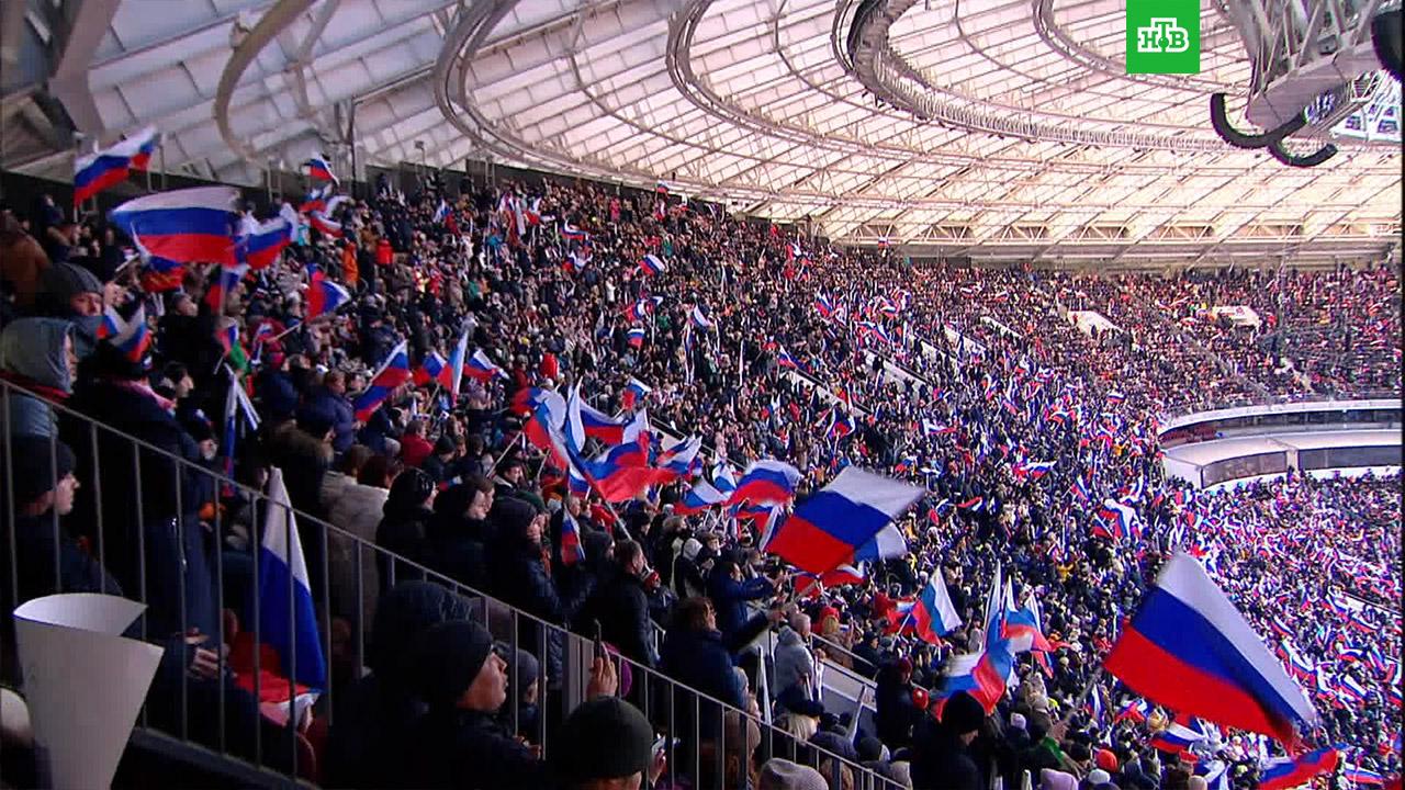 Концерты сегодня в москве. Концерт митинг в Лужниках. Воссоединение Крыма Лужники 2021. Лужники концерт. Лужники стадион концерт.