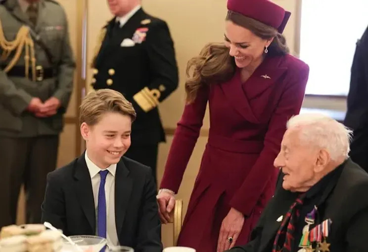 Королевская семья опубликовала новое фото принца Луи в честь его дня рождения Миддлтон, Уэльских, семьи, детей, фотографирует, принца, Уильяма, дворец, постом, сыном, Кенсингтонский, обнаружили, этого, онкологическое, заболевание, принцесса, призналась, ДжорджемПринцесса, детьмиСама, ЛуиЧета