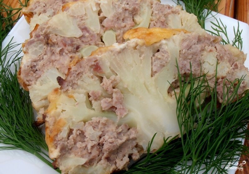 Капуста запеченная в духовке кусками с фаршем. Фаршированная цветная капуста. Капуста фаршированная мясом. Цветная капуста с фаршем. Цветная капуста запеченная с фаршем.