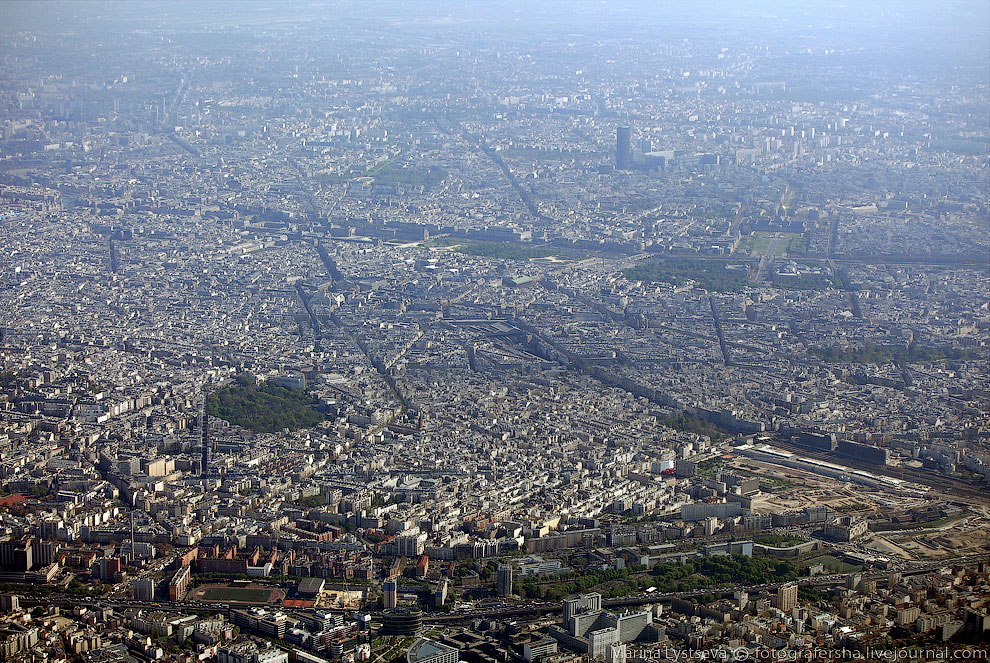 Здесь видно Монпарнас — район на юге Парижа