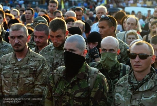 Киевских радикалов в Донбассе привели в полную боевую готовность
