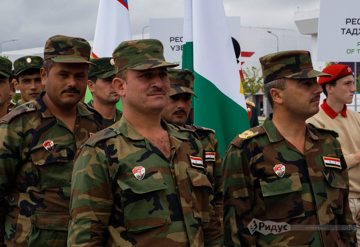 Правительственные войска. Сирийская армия. Сирийские войска. Форма армии Сирии. Сирийская Военная форма.