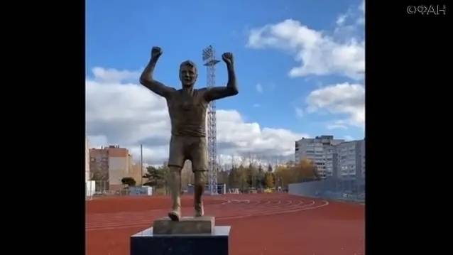 Памятник абсурду: кому выгодна установка «металлических карикатур» на российских улицах Общество