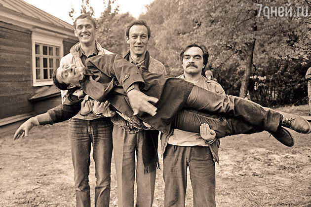 О дружбе и работе с Янковским, Михалковым, Абдуловым рассказывает Александр Адабашьян О дружбе и работе с Янковским, Михалковым, Абдуловым рассказывает Александр Адабашьян актеры,воспоминания,звезды,кино и тв