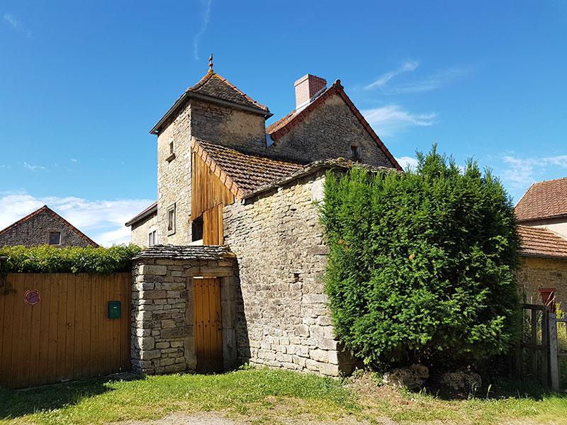 Бургундия. Шатонёф. Крошечная деревня с огромным старинным замком! Бургундия. Шатонёф. Крошечная деревня с огромным старинным замком! автотуризм