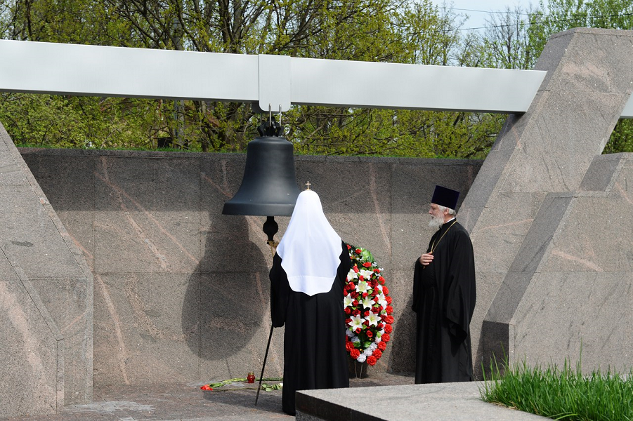 Победа в войне не является заслугой Сталина. Русская православная церковь против