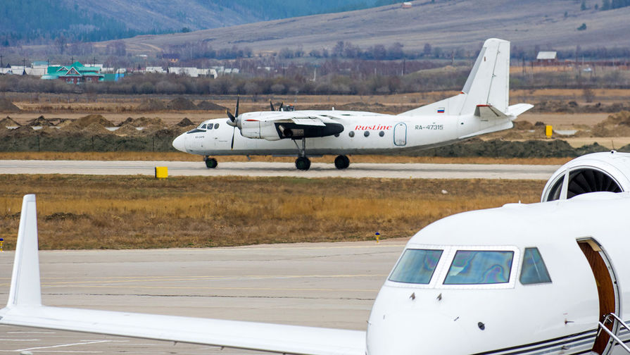 У летевшего из Чары в Читу пассажирского самолета Ан-24 в полете отказал двигатель