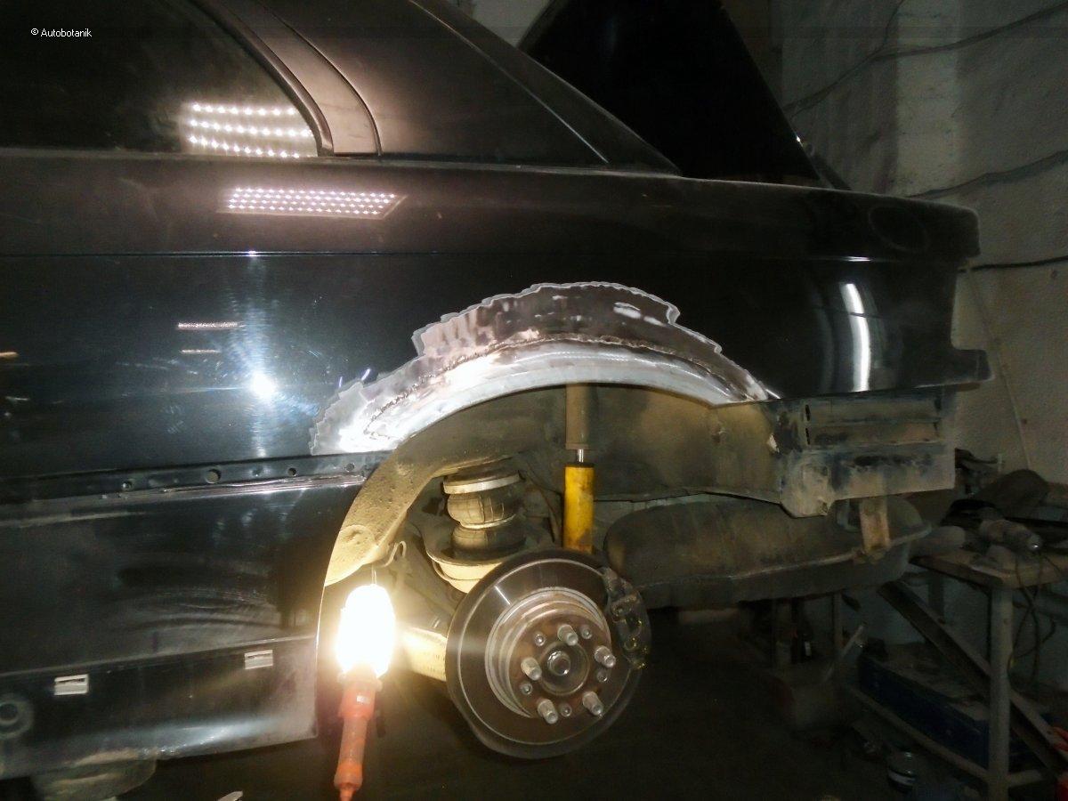 Свежий весенний цвет на старый кабриолет Свежий весенний цвет на старый кабриолет авто и мото