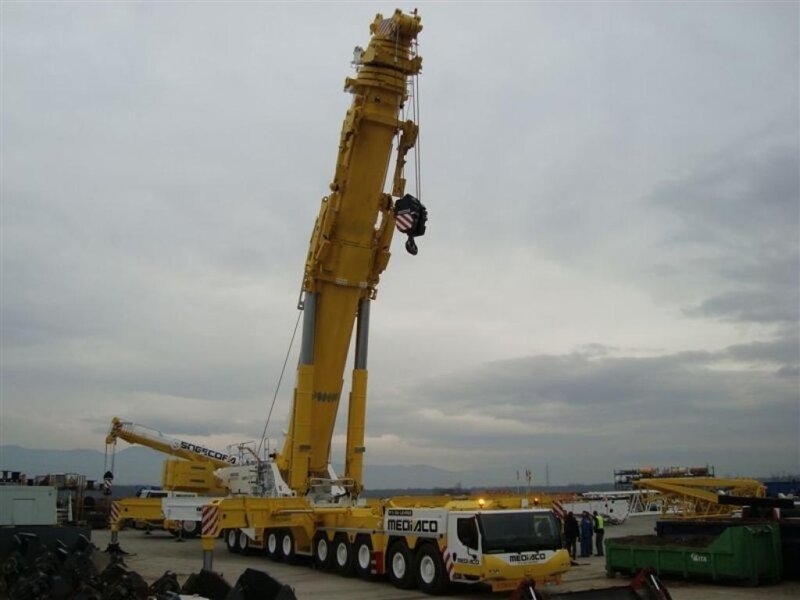 Вот как выглядит самый большой автомобильный кран в мире 