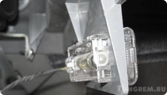 Замена лампы освещения багажника и бардачка Lada Kalina