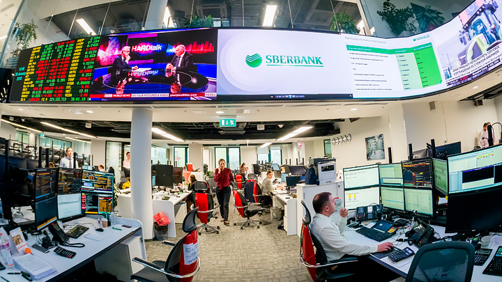 Греф во время чумы: Сбербанк пожирает наши деньги россия