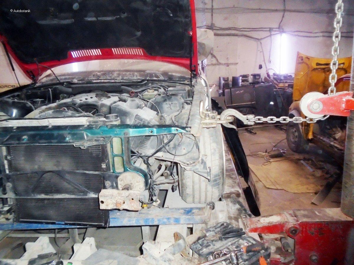 Свежий весенний цвет на старый кабриолет Свежий весенний цвет на старый кабриолет авто и мото