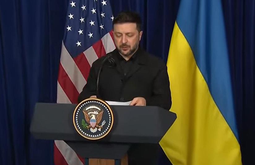 Киевский диктатор Зеленский, отвечая после переговоров с Дональдом Трампом на вопрос журналистов, допустил возможность...