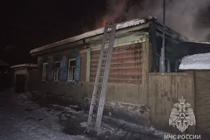 При пожаре в Иркутской области погибли мужчина и трое детей
