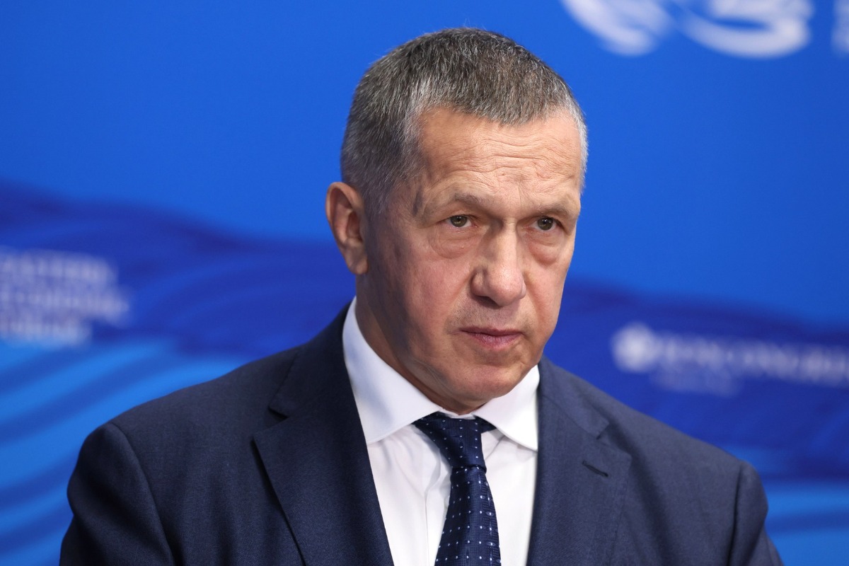 Трутнев потребовал объяснений, почему одно яблоко на Чукотке стоит ₽300