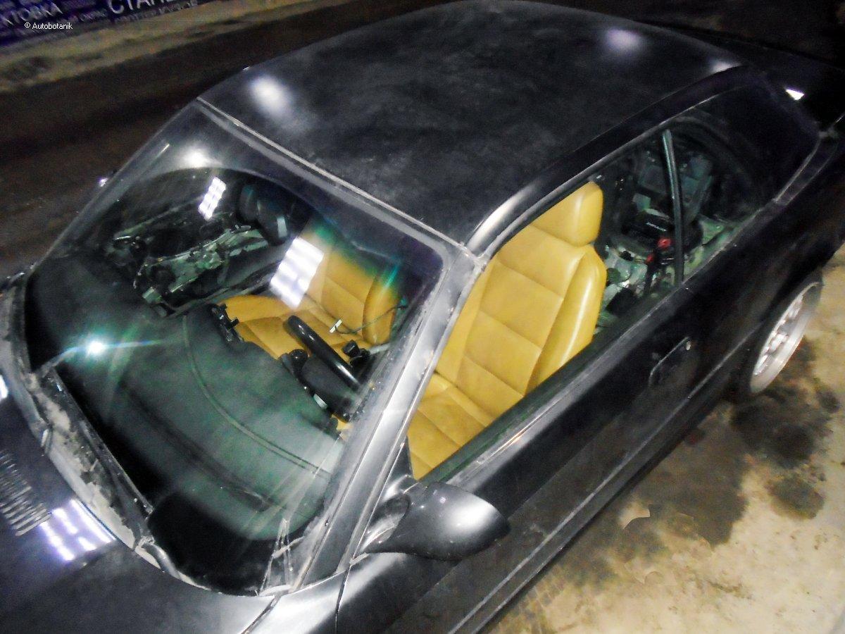 Свежий весенний цвет на старый кабриолет Свежий весенний цвет на старый кабриолет авто и мото